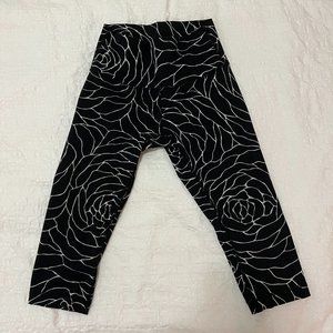 Luluemon - black floral legging - 6